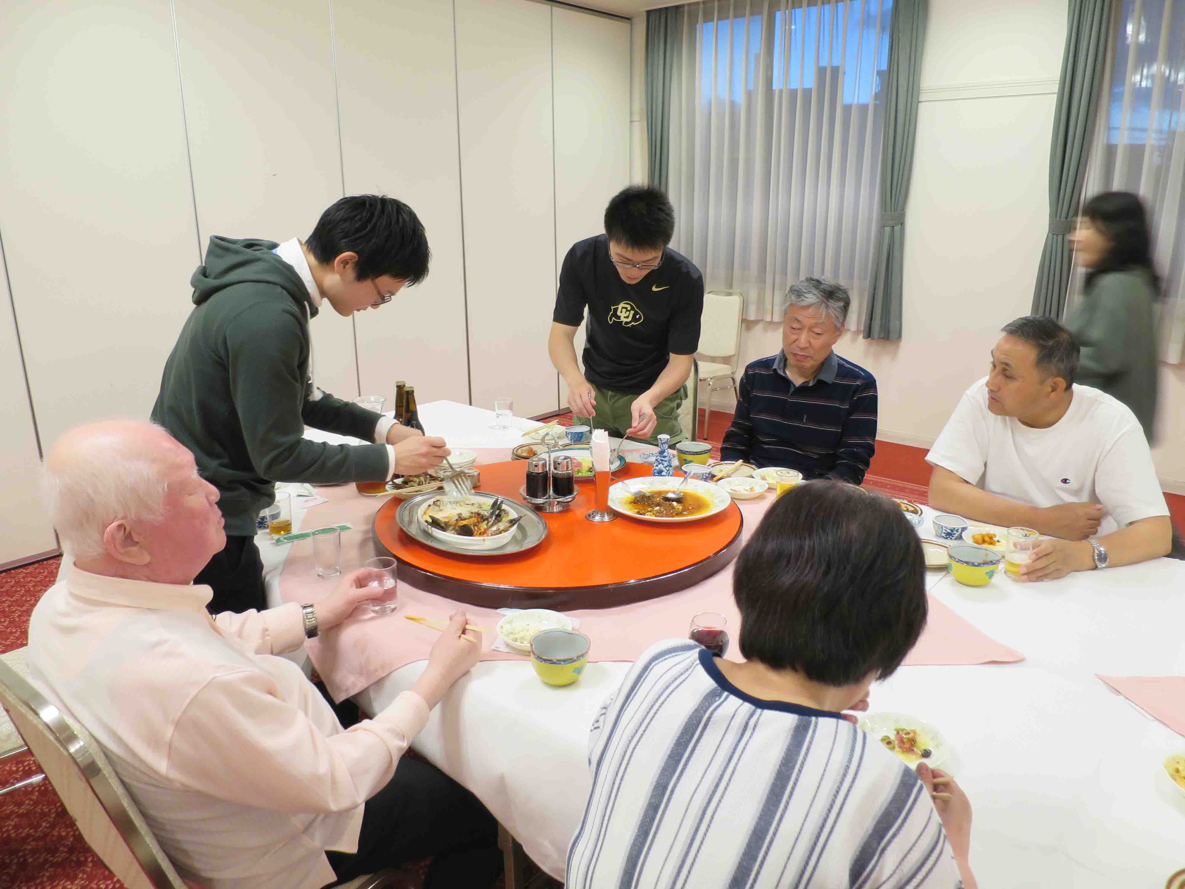 懇親会の様子