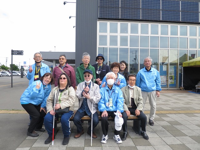 ナウマン象記念館で集合写真
